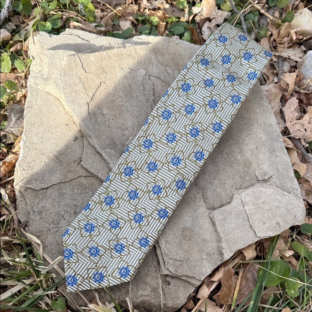 Ermenegildo Zegna 100% silk Beige and Blue Patterned Tie